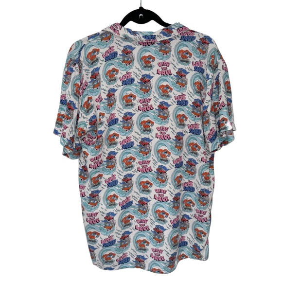 HOT WHEELS "Ride the Wave" Graphic Button Down Short Sleeve Shirt Surfing Men’s - Picture 2 of 9